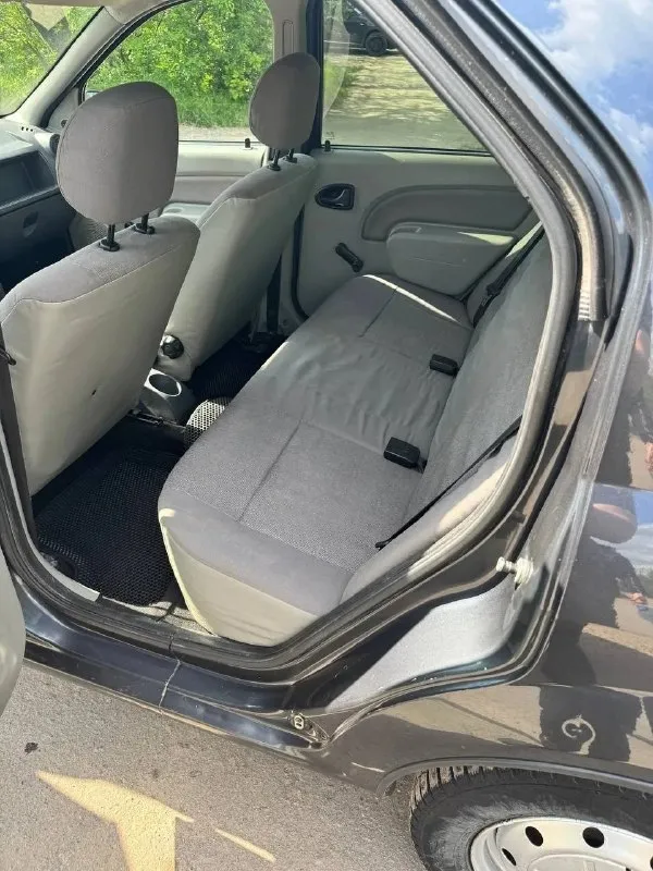 Продам renault logan 2007 года. Автомобиль в исправном состоянии, без дтп. Двигатель 1.4 в хорошем состоянии, масло не расходует и не дымит. Кпп переключает четко. Ходовая без посторонних шумов. Автомобиль срочных вложений не требует. Комплектация кондиционер (работает), гидроусилитель руля, подушка безопасности. Пробег 167 тыс. Техосмотр пройден. Территориально город горловка. Цена 390 000 руб. Тел +79495378177 - фотография - 8