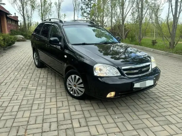 Продаю chevrolet lacetti
Год выпуска 2012
Родной пробег 124т. Км
Технически автомобиль в идеальном состоянии!!
Без малейшего вложения все росходники поменяны!
Все т-о автомобиль проходил - по регламенту!
Автомобиль гаражного хранения очень бережной эксплуатации
Автомобиль вся в родном металле без дтп без гнили ржавчин готов на любые проверки!
Салон отличный состояние нового! Работает абсолютно всё!
Комплектация
Объем двигателя1600
Кондиционер
Все стеклоподъёмники
Гидроусилитель руля
Электрозеркала
Подогрев зеркал
Корректор фар.
Абс подушки безопасности
Сигнализация
Центральный замок
Два комплекта ключей
Хорошая акустика
Магнитола андроид камера
Сервисные книги чеки
Противотуманки.
Два комплекта резины
Юридически автомобиль чист документы в полном порядке готов на переоформление!

В общем за машину уверен любые проверки!
Фото и описание соответствует автомобилю!
Просмотр город донецк будённовский район
Звонить
Сим1 +79490983452
Сим2 +79495095914
Цена 665 тысяч. Реальному покупателю хороший торг у капота. . - фотография - 1