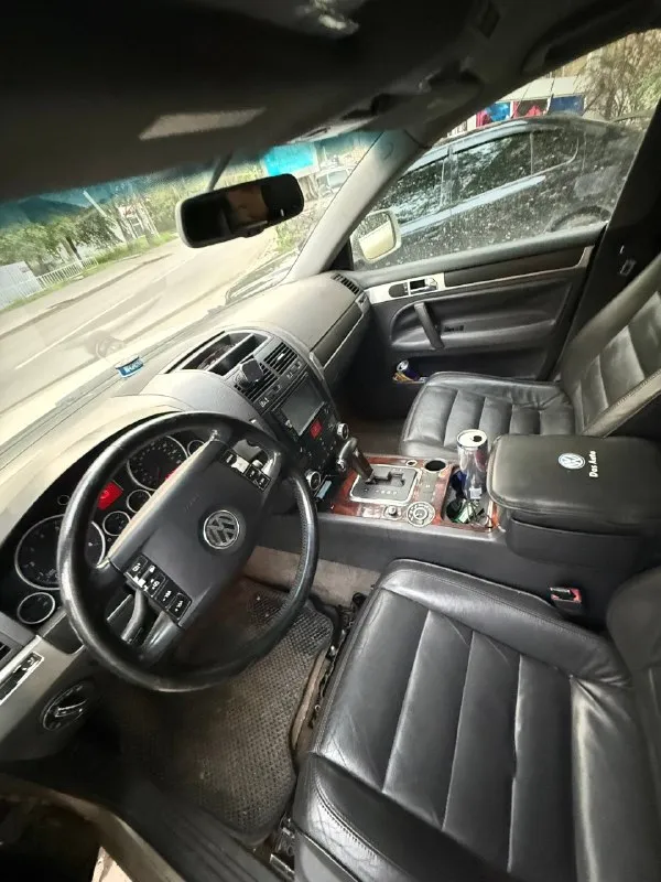 Срочно‼️
Volkswagen touareg i
Двигатель (бензин) 3.2
Год 2003
Пробег 320 000
Коробка автомат
Машина обслужена, мотор масло не ест без пневмы! Салон - кожа.
К машине относились аккуратно, обслуживание только хорошими расходниками
Юридически чистая, любые проверки.

Автомобиль в донецке.
Отличный внедорожник, сел и поехал.

Цена: 600 000

+79490196575 - фотография - 4