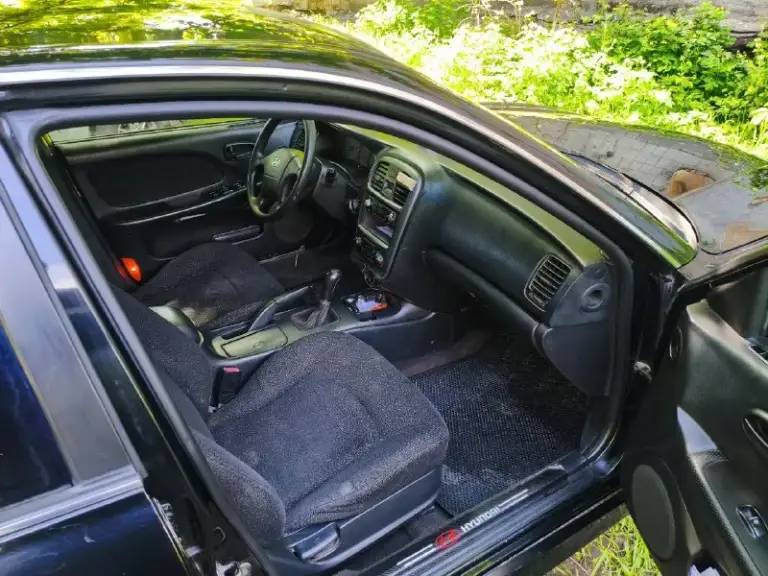 🚀 Ахтунг, ценители скорости и комфорта! Продаётся ураган hyundai sonata 2004 года! 🚀

Вы устали от скучной езды и вечного поиска приключений? Тогда эта sonata – ваш билет в мир драйва и незабываемых поездок! 😎

Что в ней такого особенного?

Двигатель, как у космонавта: полностью откапитален, с душой и любовью! Работает как часы, готовый к новым подвигам. 💪

Сцепление – огонь! Абсолютно новое, чтобы ваши переключения скоростей были плавными, как шёлк. 🏎

Генератор – источник жизни: свежее, как утренняя роса, чтобы ваш аккумулятор всегда был на пике формы. ⚡

Надёжность проверенная временем: эта дама знает толк в долгих путешествиях, о чём свидетельствует её пробег в 280 000 км. Это не пробег, это – богатый жизненный опыт! 🗺

Да, она не модель с обложки журнала, но…

Косячки по кузову? А кто из нас идеален? Эти мелкие шрамы лишь добавляют ей брутальности и характера. Мы же ценим индивидуальность, верно?
Hyundai sonata 2004 – это не просто машина, это:

📞 Звоните: +7(949)4881805 - фотография - 6