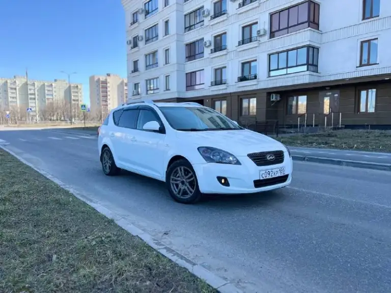 Продажа от собственика!!!автомобиль местный. Продам kia ceed. Автомобиль 2009г. Выпуска. Двигатель объемом 2.0 бензин, автоматическая коробка передач. Состояние автомобиля отличное, кузов практически весь в заводском окрасе, есть две окрашенные детали косметические без шпаклёвки. Двигатель, акпп, ходовая часть без капитала вложений абсолютно. Автомобиль в максимальной комплектации есть все для комфортной эксплуатации, в автомобиле работает абсолютно всё автотека зелёная без единого дтп и выплат. Документы кристально чистые переоформление на нового владельца без проблем. Подробно про автомобиль расскажу по телефону либо при встрече. Автомобиль находится в городе мариуполь.700тыс руб +79649225253 сергей - фотография - 5