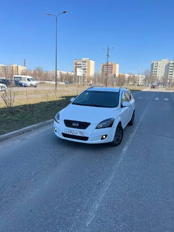 Продажа от собственика!!!автомобиль местный. Продам kia ceed. Автомобиль 2009г. Выпуска. Двигатель объемом 2.0 бензин, автоматическая коробка передач. Состояние автомобиля отличное, кузов практически весь в заводском окрасе, есть две окрашенные детали косметические без шпаклёвки. Двигатель, акпп, ходовая часть без капитала вложений абсолютно. Автомобиль в максимальной комплектации есть все для комфортной эксплуатации, в автомобиле работает абсолютно всё автотека зелёная без единого дтп и выплат. Документы кристально чистые переоформление на нового владельца без проблем. Подробно про автомобиль расскажу по телефону либо при встрече. Автомобиль находится в городе мариуполь.700тыс руб +79649225253 сергей - фотография - 6