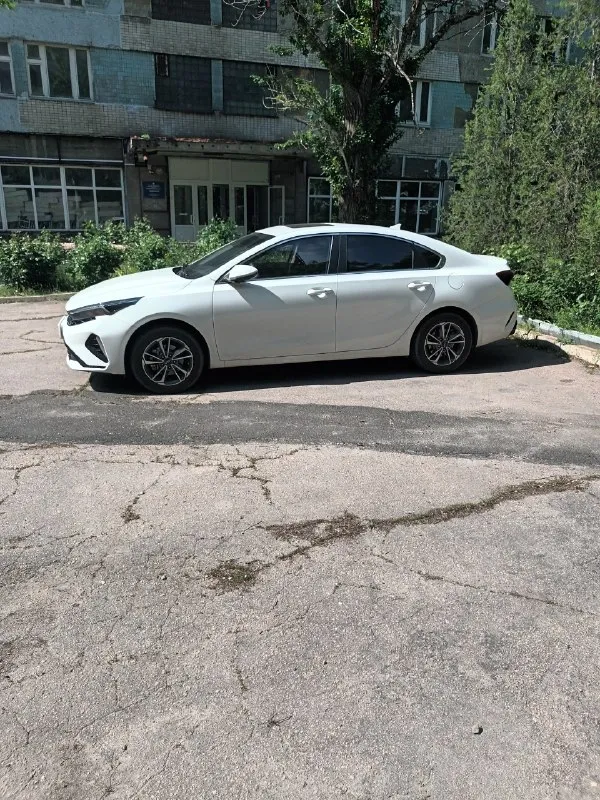 Продам киа к3 2024 года, авто почти новый, 10000 км. Пробег. Есть все необходимое для комфортной езды. Детали по тел. +79494952173, цена 2мил. Руб. - фотография - 2