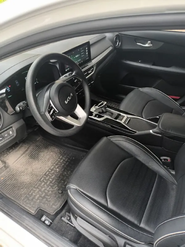 Продам киа к3 2024 года, авто почти новый, 10000 км. Пробег. Есть все необходимое для комфортной езды. Детали по тел. +79494952173, цена 2мил. Руб. - фотография - 4