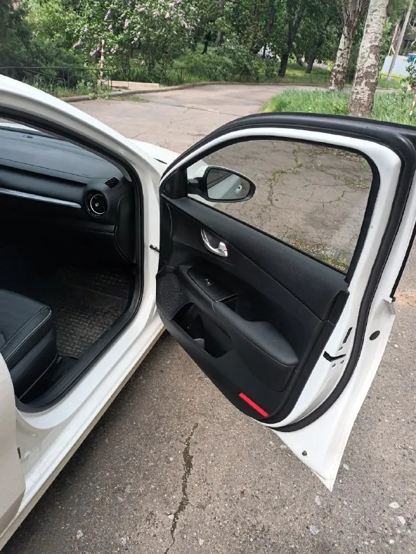 Продам киа к3 2024 года, авто почти новый, 10000 км. Пробег. Есть все необходимое для комфортной езды. Детали по тел. +79494952173, цена 2мил. Руб. - фотография - 6