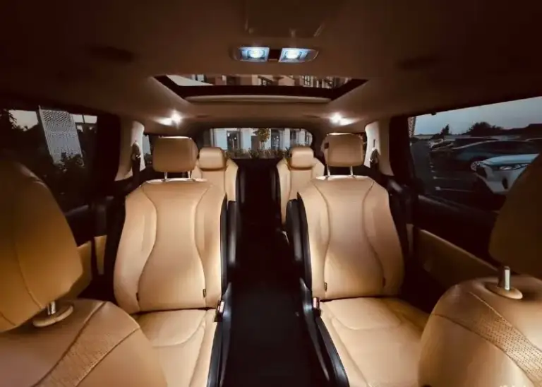 Продам кросвен премиум класса kia carnival 2021 года 2.2 дизель 202 л. С полноценный и надежный автомат 8 ступеней самая максимальная комплектация топ signature 9 мест не путайте с другими комплектациями это разные авто и так пригонял год назад из корее я хозяин на меня оформлена авто состояние нового без дтп вся в родне с оригинальным пробегом 95000 тысяч 100% полы и пороги еще в заводской пленке обслужена все масла фильтра обслуженный у официального дилера есть. Чеки техническое состояние авто без вложений обсолютно
На фото написал что есть в комплектации но не все писать много и все не упомнишь два комплекта колес больше фото пишите телеграмм вацап цена 4м 250 торг реальному +79613916172 - фотография - 5