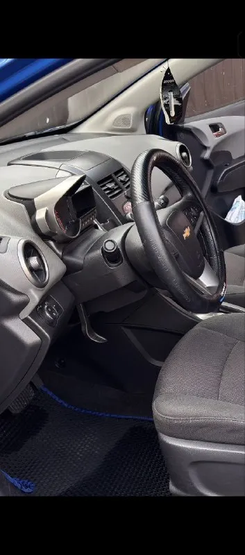 Chevrolet aveo t 300, пробег 196к ( оригинал ), коробка автомат. Покупался как первый авто в семье в июне 2025 года с пробегом 185т. Сразу после покупки сделал полное то, поменял передние тормозные, колодки, обслужил суппорта, грм менялся на 170т, есть заказ наряд, масло в коробке также менялось на 170, одновременно с грм. Заменил все фильтра и масло в двигателе, масло в гур. Куплен новый аккумулятор, обслужен кондиционер- морозит отлично, перебран генератор, ходовая в отличном состоянии, автомат работает идеально.
Отличная комплектация, 3 владельца!
Резина свежая, зима/лето в комплекте
Автомобиль в отличном состоянии, вложений не требуется
Продажа в связи с покупкой нового авто, не горит, с продажей не торопимся. Птс оригинал, вписан, 2 ключа
Торг у капота.
+79496648195
655.000
Всем добра.

📞 Звоните: +7(949)6648195 - фотография - 7