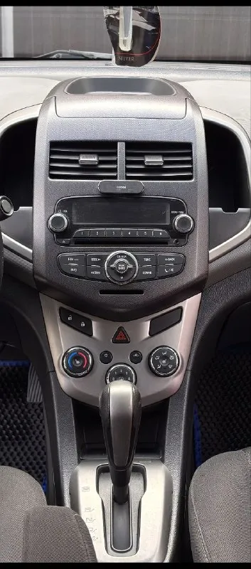 Chevrolet aveo t 300, пробег 196к ( оригинал ), коробка автомат. Покупался как первый авто в семье в июне 2025 года с пробегом 185т. Сразу после покупки сделал полное то, поменял передние тормозные, колодки, обслужил суппорта, грм менялся на 170т, есть заказ наряд, масло в коробке также менялось на 170, одновременно с грм. Заменил все фильтра и масло в двигателе, масло в гур. Куплен новый аккумулятор, обслужен кондиционер- морозит отлично, перебран генератор, ходовая в отличном состоянии, автомат работает идеально.
Отличная комплектация, 3 владельца!
Резина свежая, зима/лето в комплекте
Автомобиль в отличном состоянии, вложений не требуется
Продажа в связи с покупкой нового авто, не горит, с продажей не торопимся. Птс оригинал, вписан, 2 ключа
Торг у капота.
+79496648195
655.000
Всем добра.

📞 Звоните: +7(949)6648195 - фотография - 9