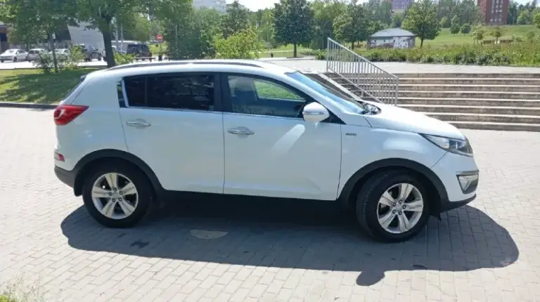 Продам свою kia sportage 3 2011 год двигатель 2.0 бензин коробка автомат родной пробег 154 000 км птс оригинал - я второй владелец автомобиль в отличном состоянии! Мотор, коробка, ходовая, кузов, без каких либо нареканий. Любые проверки за ваш счет. Хорошая комплектация: - бортовой компьютер, мультируль, двухзонный климат-контроль, круиз-контроль, регулировка руля, парктроники задние, подогревы всех сидений, обогрев лобового и заднего стекла, эл. Привод зеркал, эл. Стеклоподъемники, cd-плеер, поддержка mp3, usb, aux, ipod-кабель, коммуникационная система bluetooth, антиблокировочная система (abs), система курсовой устойчивости (esp), система помощи при спуске и т. Д. Новая летняя резина. Комплект зимней и всесезонной так же отдам. Два ключа, два комплекта ковриков в салон. Цена: 1.390.000 руб. Осмотр донецк, макеевка (по договоренности) +79493714963
📞 Звоните: +7(949)3714963 - фотография - 2