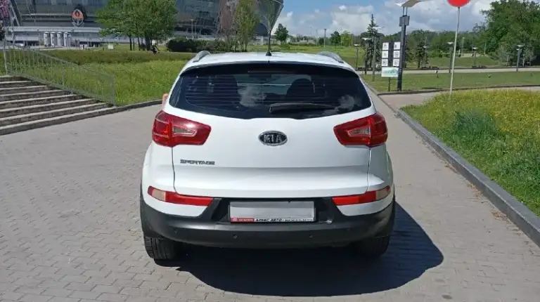 Продам свою kia sportage 3 2011 год двигатель 2.0 бензин коробка автомат родной пробег 154 000 км птс оригинал - я второй владелец автомобиль в отличном состоянии! Мотор, коробка, ходовая, кузов, без каких либо нареканий. Любые проверки за ваш счет. Хорошая комплектация: - бортовой компьютер, мультируль, двухзонный климат-контроль, круиз-контроль, регулировка руля, парктроники задние, подогревы всех сидений, обогрев лобового и заднего стекла, эл. Привод зеркал, эл. Стеклоподъемники, cd-плеер, поддержка mp3, usb, aux, ipod-кабель, коммуникационная система bluetooth, антиблокировочная система (abs), система курсовой устойчивости (esp), система помощи при спуске и т. Д. Новая летняя резина. Комплект зимней и всесезонной так же отдам. Два ключа, два комплекта ковриков в салон. Цена: 1.390.000 руб. Осмотр донецк, макеевка (по договоренности) +79493714963
📞 Звоните: +7(949)3714963 - фотография - 3