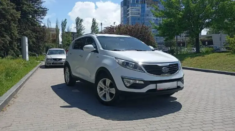 Продам свою kia sportage 3 2011 год двигатель 2.0 бензин коробка автомат родной пробег 154 000 км птс оригинал - я второй владелец автомобиль в отличном состоянии! Мотор, коробка, ходовая, кузов, без каких либо нареканий. Любые проверки за ваш счет. Хорошая комплектация: - бортовой компьютер, мультируль, двухзонный климат-контроль, круиз-контроль, регулировка руля, парктроники задние, подогревы всех сидений, обогрев лобового и заднего стекла, эл. Привод зеркал, эл. Стеклоподъемники, cd-плеер, поддержка mp3, usb, aux, ipod-кабель, коммуникационная система bluetooth, антиблокировочная система (abs), система курсовой устойчивости (esp), система помощи при спуске и т. Д. Новая летняя резина. Комплект зимней и всесезонной так же отдам. Два ключа, два комплекта ковриков в салон. Цена: 1.390.000 руб. Осмотр донецк, макеевка (по договоренности) +79493714963
📞 Звоните: +7(949)3714963 - фотография - 5
