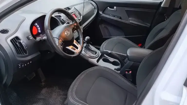 Продам свою kia sportage 3 2011 год двигатель 2.0 бензин коробка автомат родной пробег 154 000 км птс оригинал - я второй владелец автомобиль в отличном состоянии! Мотор, коробка, ходовая, кузов, без каких либо нареканий. Любые проверки за ваш счет. Хорошая комплектация: - бортовой компьютер, мультируль, двухзонный климат-контроль, круиз-контроль, регулировка руля, парктроники задние, подогревы всех сидений, обогрев лобового и заднего стекла, эл. Привод зеркал, эл. Стеклоподъемники, cd-плеер, поддержка mp3, usb, aux, ipod-кабель, коммуникационная система bluetooth, антиблокировочная система (abs), система курсовой устойчивости (esp), система помощи при спуске и т. Д. Новая летняя резина. Комплект зимней и всесезонной так же отдам. Два ключа, два комплекта ковриков в салон. Цена: 1.390.000 руб. Осмотр донецк, макеевка (по договоренности) +79493714963
📞 Звоните: +7(949)3714963 - фотография - 7