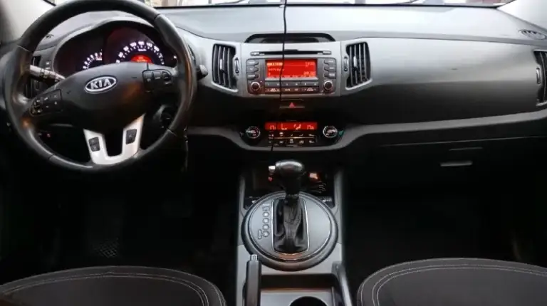 Продам свою kia sportage 3 2011 год двигатель 2.0 бензин коробка автомат родной пробег 154 000 км птс оригинал - я второй владелец автомобиль в отличном состоянии! Мотор, коробка, ходовая, кузов, без каких либо нареканий. Любые проверки за ваш счет. Хорошая комплектация: - бортовой компьютер, мультируль, двухзонный климат-контроль, круиз-контроль, регулировка руля, парктроники задние, подогревы всех сидений, обогрев лобового и заднего стекла, эл. Привод зеркал, эл. Стеклоподъемники, cd-плеер, поддержка mp3, usb, aux, ipod-кабель, коммуникационная система bluetooth, антиблокировочная система (abs), система курсовой устойчивости (esp), система помощи при спуске и т. Д. Новая летняя резина. Комплект зимней и всесезонной так же отдам. Два ключа, два комплекта ковриков в салон. Цена: 1.390.000 руб. Осмотр донецк, макеевка (по договоренности) +79493714963
📞 Звоните: +7(949)3714963 - фотография - 8