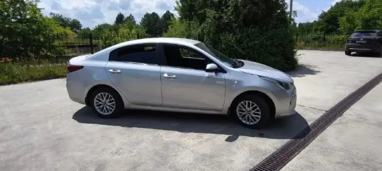 💸Продам свой личный автомобиль kia рио 2019 года выпуска в специальной серии «лига европы» — это комплектация, посвящённая лиге европы uefa, с расширенным набором опций и тематическим дизайном. Не такси, без дтп. Двигатель 1.6,кпп механика. В родном окрасе без дтп. Авто полностью обслужена:тормозные диски, колодки, масла фильтра, свечи и катушки было сделано. Комплектация: система с 7-дюймовым дисплеем, поддержкой android auto и apple carplay, камерой заднего вида, модулем bluetooth. Подогрев сидений, зеркал, руля. Полный электропакет. Климат контроль. Задние дисковые тормоза вместо барабанных, датчики света, антиблокировочная система тормозов (abs), интегрированная система активного управления (vsm), система помощи при трогании на подъёме (hac), система предупреждения об экстренном торможении (ess), система экстренной связи «эра-глонасс». Два комплекта резины. Цена 1.150тыс рублей торг уместен, осмотр г. Макеевка тел +79490370823
📞 Звоните: +7(949)0370823 - фотография - 2