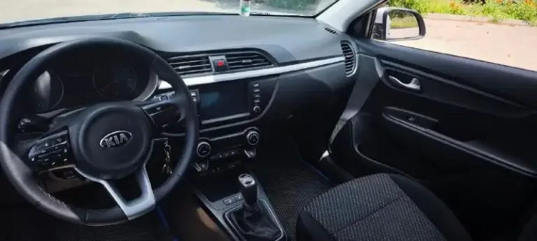 💸Продам свой личный автомобиль kia рио 2019 года выпуска в специальной серии «лига европы» — это комплектация, посвящённая лиге европы uefa, с расширенным набором опций и тематическим дизайном. Не такси, без дтп. Двигатель 1.6,кпп механика. В родном окрасе без дтп. Авто полностью обслужена:тормозные диски, колодки, масла фильтра, свечи и катушки было сделано. Комплектация: система с 7-дюймовым дисплеем, поддержкой android auto и apple carplay, камерой заднего вида, модулем bluetooth. Подогрев сидений, зеркал, руля. Полный электропакет. Климат контроль. Задние дисковые тормоза вместо барабанных, датчики света, антиблокировочная система тормозов (abs), интегрированная система активного управления (vsm), система помощи при трогании на подъёме (hac), система предупреждения об экстренном торможении (ess), система экстренной связи «эра-глонасс». Два комплекта резины. Цена 1.150тыс рублей торг уместен, осмотр г. Макеевка тел +79490370823
📞 Звоните: +7(949)0370823 - фотография - 6
