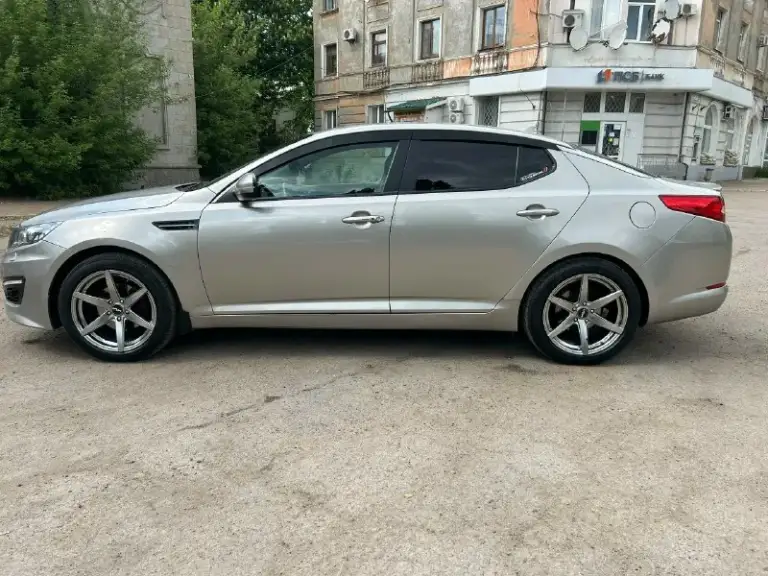 Продам kia оптима 2012 года в хорошем состоянии, пробег 178т родной, мотор dohc 2.4 190лс масло не ест 100%, увеличеный поддон, коробка 6-ступенчатый классический автомат, техосмотр пройден, стёкла все родные, два ключа, резина лето новая куплена неделю назад, по комплектации: клима(рабочий)четыре стеклоподъемника, складывание зеркал, без ключевой доступ, камера заднего вида, задний парктроник, линзы ближний дальний туманки, поворотный свет, память сидений, подогрев передних и задних сидений, салон кожа в отличном состоянии, подогрев руля, музыка заводской сабвуфер, датчик света дождя, абс есп, круиз, регистратор перед зад, авто без вложений, оформлена на меня, горловка, цена 1🍋220тр +79493087700
📞 Звоните: +7(949)3087700 - фотография - 3