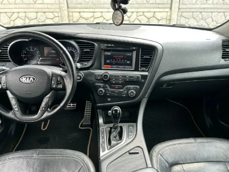 Продам kia оптима 2012 года в хорошем состоянии, пробег 178т родной, мотор dohc 2.4 190лс масло не ест 100%, увеличеный поддон, коробка 6-ступенчатый классический автомат, техосмотр пройден, стёкла все родные, два ключа, резина лето новая куплена неделю назад, по комплектации: клима(рабочий)четыре стеклоподъемника, складывание зеркал, без ключевой доступ, камера заднего вида, задний парктроник, линзы ближний дальний туманки, поворотный свет, память сидений, подогрев передних и задних сидений, салон кожа в отличном состоянии, подогрев руля, музыка заводской сабвуфер, датчик света дождя, абс есп, круиз, регистратор перед зад, авто без вложений, оформлена на меня, горловка, цена 1🍋220тр +79493087700
📞 Звоните: +7(949)3087700 - фотография - 4