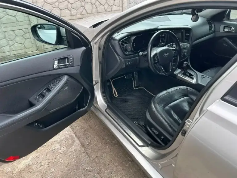 Продам kia оптима 2012 года в хорошем состоянии, пробег 178т родной, мотор dohc 2.4 190лс масло не ест 100%, увеличеный поддон, коробка 6-ступенчатый классический автомат, техосмотр пройден, стёкла все родные, два ключа, резина лето новая куплена неделю назад, по комплектации: клима(рабочий)четыре стеклоподъемника, складывание зеркал, без ключевой доступ, камера заднего вида, задний парктроник, линзы ближний дальний туманки, поворотный свет, память сидений, подогрев передних и задних сидений, салон кожа в отличном состоянии, подогрев руля, музыка заводской сабвуфер, датчик света дождя, абс есп, круиз, регистратор перед зад, авто без вложений, оформлена на меня, горловка, цена 1🍋220тр +79493087700
📞 Звоните: +7(949)3087700 - фотография - 5