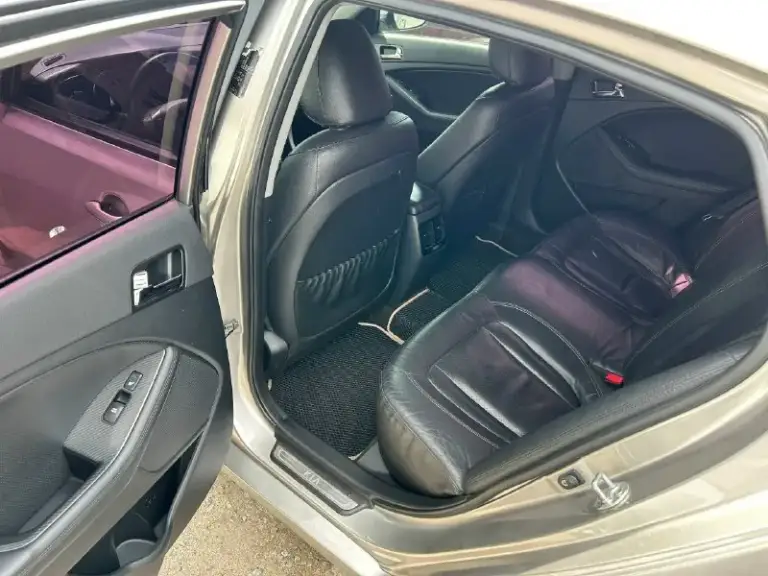 Продам kia оптима 2012 года в хорошем состоянии, пробег 178т родной, мотор dohc 2.4 190лс масло не ест 100%, увеличеный поддон, коробка 6-ступенчатый классический автомат, техосмотр пройден, стёкла все родные, два ключа, резина лето новая куплена неделю назад, по комплектации: клима(рабочий)четыре стеклоподъемника, складывание зеркал, без ключевой доступ, камера заднего вида, задний парктроник, линзы ближний дальний туманки, поворотный свет, память сидений, подогрев передних и задних сидений, салон кожа в отличном состоянии, подогрев руля, музыка заводской сабвуфер, датчик света дождя, абс есп, круиз, регистратор перед зад, авто без вложений, оформлена на меня, горловка, цена 1🍋220тр +79493087700
📞 Звоните: +7(949)3087700 - фотография - 6