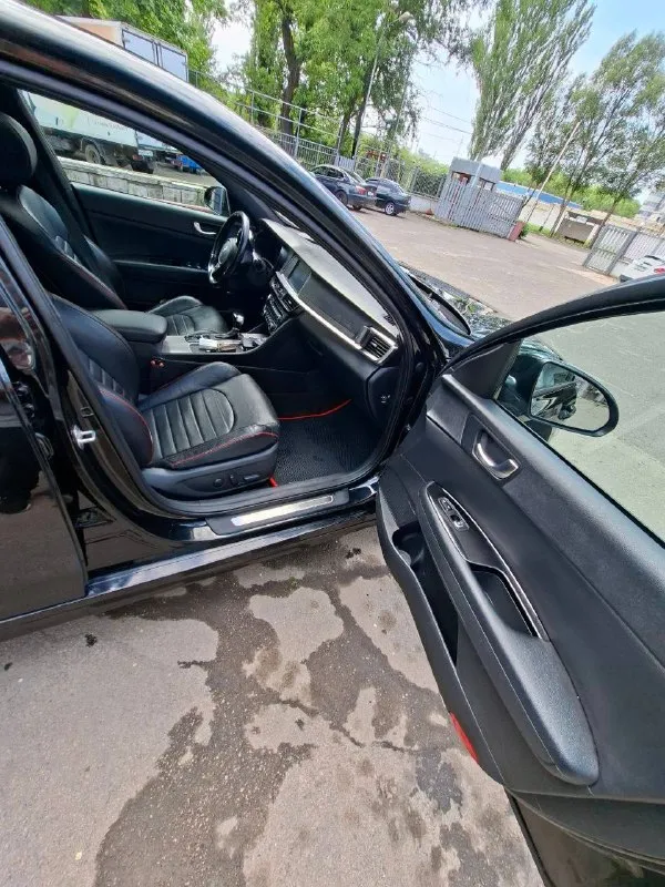 Продам автомобиль kia optima 2019 года.
Машина официальная, не пригон.
Комплектация: gt line.
Кожаный салон, электропакет передних сидений, подсветка по контуру, обогрев всех сидений, руля, боковых зеркал, обдув передних сидений, двухзонный климат-контроль, премиум музыка harman/kardon, датчики слепых зон, давления, дождя и света, auto hold, start/stop, бесключевой доступ, автозатемняющееся стекло заднего вида, панорамная крыша, мультимедиа (android auto, apple carplay), камера 360°, автопарковка, круиз-контроль, адаптивная led-оптика.
Заводской обвес gt. Диски r18.
2.4, Автомат. 157 000 км родного пробега.
Цена: 1 600 000 ₽.
Тел: +7 (949) 978-61-00
📲 Tg: @ziko_lini
📞 Звоните: +7(949)9786100 - фотография - 8