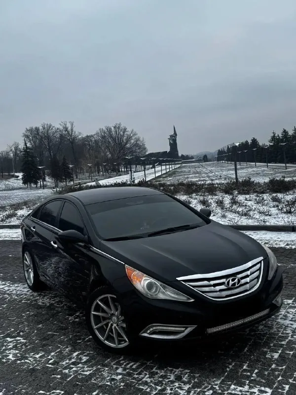 В продаже hyundai sonata 2011 года выпуска.

Автомобиль весь в родном окрасе! Морда в бронепленке. Много доработок по машине!

Мотор 2.0 турбо, новый на гарантии обкатку прошел работает отлично, не-очень троит и не дымит. Едет очень бодро! Коробка автомат, сделана капитала переключает без проблем, без пинков и рывков. Установлена хорошая музыка с сабом. 3 пары 20-х динамиков. Играет очень хорошо. Также установлены оригинальные r19 диски vossen перешитый салон в кожу. Крыша в чёрный замш.

Осмотр центр донецка

🔥Цена 980 ₽, возможен торг у автомобиля ! 🔥

☎️ +7 (949)0493582 +79896372576Макс - фотография - 1