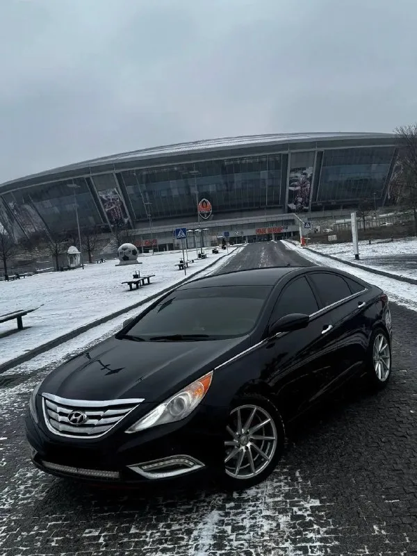 В продаже hyundai sonata 2011 года выпуска.

Автомобиль весь в родном окрасе! Морда в бронепленке. Много доработок по машине!

Мотор 2.0 турбо, новый на гарантии обкатку прошел работает отлично, не-очень троит и не дымит. Едет очень бодро! Коробка автомат, сделана капитала переключает без проблем, без пинков и рывков. Установлена хорошая музыка с сабом. 3 пары 20-х динамиков. Играет очень хорошо. Также установлены оригинальные r19 диски vossen перешитый салон в кожу. Крыша в чёрный замш.

Осмотр центр донецка

🔥Цена 980 ₽, возможен торг у автомобиля ! 🔥

☎️ +7 (949)0493582 +79896372576Макс - фотография - 3