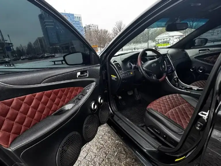 В продаже hyundai sonata 2011 года выпуска.

Автомобиль весь в родном окрасе! Морда в бронепленке. Много доработок по машине!

Мотор 2.0 турбо, новый на гарантии обкатку прошел работает отлично, не-очень троит и не дымит. Едет очень бодро! Коробка автомат, сделана капитала переключает без проблем, без пинков и рывков. Установлена хорошая музыка с сабом. 3 пары 20-х динамиков. Играет очень хорошо. Также установлены оригинальные r19 диски vossen перешитый салон в кожу. Крыша в чёрный замш.

Осмотр центр донецка

🔥Цена 980 ₽, возможен торг у автомобиля ! 🔥

☎️ +7 (949)0493582 +79896372576Макс - фотография - 6