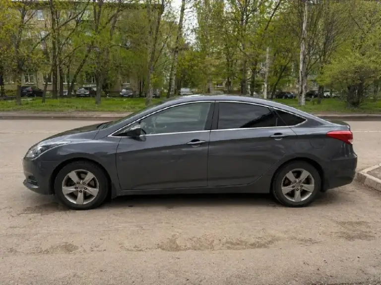Hyundai i40
2015
🔥1,050,000 Руб, торг после осмотра
2.0L акпп 6-ст.
Пробег 190 тыс. Км
Собственник, второй по счету.

Abs, airbags, autohold, коробка передач с тремя режимами стиля езды, кондиционер, подогрев сидений, автосвет.
Двигатель абсолютно новый, пробег 1 тыс. Км.
Официальный, с завода.

Автомобиль в отличном состоянии, вложений, ремонта не требует. Агрегаты исправны, все функции работают.
Два ключа
Два комплекта резины - новая зимняя и летняя, на сезон.

Донецк/ясиноватая
Все вопросы по телефону
+79889998108 - фотография - 5