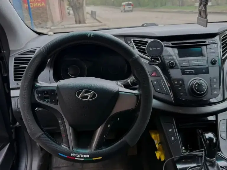 Hyundai i40
2015
🔥1,050,000 Руб, торг после осмотра
2.0L акпп 6-ст.
Пробег 190 тыс. Км
Собственник, второй по счету.

Abs, airbags, autohold, коробка передач с тремя режимами стиля езды, кондиционер, подогрев сидений, автосвет.
Двигатель абсолютно новый, пробег 1 тыс. Км.
Официальный, с завода.

Автомобиль в отличном состоянии, вложений, ремонта не требует. Агрегаты исправны, все функции работают.
Два ключа
Два комплекта резины - новая зимняя и летняя, на сезон.

Донецк/ясиноватая
Все вопросы по телефону
+79889998108 - фотография - 6