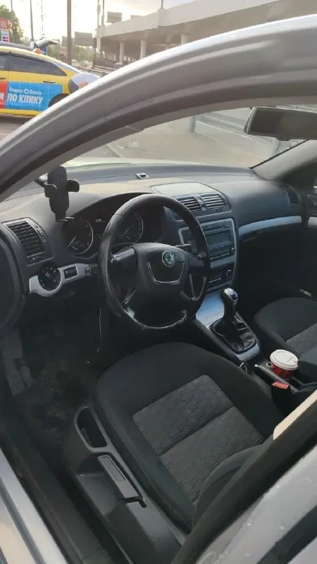 На продаже skoda октавия обьем двигателя 1.8 турбо. Автомобиль 2011 года, двигатель работает без каких либо нареканий и шумов. Коробка передач - механика 6 ступенчатая. Кузов и дно в хорошем состоянии, по юр. Док. Все чисто. Климат двухзонный. Остальные вопросы по номеру тел: +79494168841 макеевка. Цена 855 тысяч.
📞 Звоните: +7(949)4168841 - фотография - 7