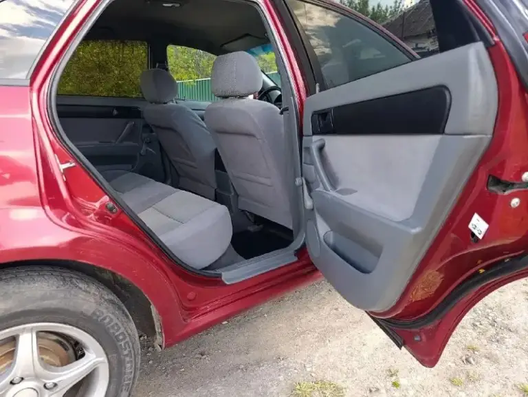 Chevrolet lacetti, 2008🚗
🐎Мкпп⚙
Двигатель обслужен не дымит, масло не ест⌛
Мкпп работает исправно, передачи не хрустят⏱
Сцепление новое, тормозные диски новые. Хорошее состояние кузова⛏
Птс оригинал✔
Ходовая мягкая⚾
1 Хозяин за все время эксрлуатации✅
Музыка, два ключа два брелка. Led освещение💎
Электро регулировка зеркал❗
2 Электро стеклоподъемника⚡
Дно в хорошем состоянии💥
Технически обслужена😐
Электрика без нареканий⚡
Цена 420 тыс торг‼
+79493609909 Обмен с вашей доп. Цена и состояние 🔥 - фотография - 4