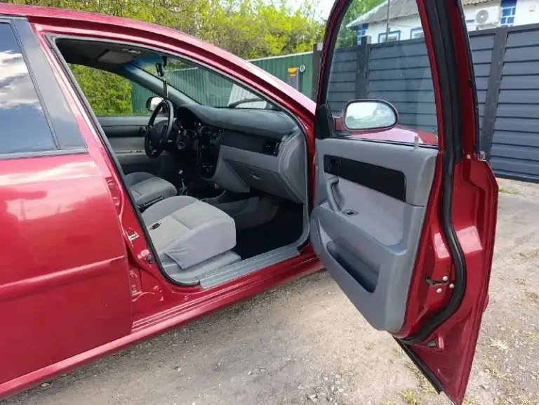 Chevrolet lacetti, 2008🚗
🐎Мкпп⚙
Двигатель обслужен не дымит, масло не ест⌛
Мкпп работает исправно, передачи не хрустят⏱
Сцепление новое, тормозные диски новые. Хорошее состояние кузова⛏
Птс оригинал✔
Ходовая мягкая⚾
1 Хозяин за все время эксрлуатации✅
Музыка, два ключа два брелка. Led освещение💎
Электро регулировка зеркал❗
2 Электро стеклоподъемника⚡
Дно в хорошем состоянии💥
Технически обслужена😐
Электрика без нареканий⚡
Цена 420 тыс торг‼
+79493609909 Обмен с вашей доп. Цена и состояние 🔥 - фотография - 6