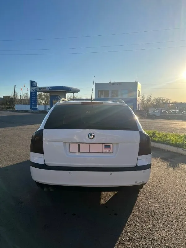 Продам skoda octavia a5, 2006 г. В. — 250 000 ₽ продаётся skoda octavia a5 2006 года, мотор 1.9 tdi (bkc), пробег 310 000 км. Машина с особенностями, продаю честно — без сюрпризов для покупателя. Что важно знать: • документы отсутствуют — на учёт поставить не получится, рассматривайте как донор запчастей, для закрытой территории или под проект • двигатель требует ремонта — нужна замена форсунок • по кузову есть царапины и вмятины из плюсов: • установлен полный привод — большая редкость для этого кузова, отдельная ценность • экономичный 1.9 tdi (bkc) — легендарный мотор, запчасти доступны • комплектная машина, всё на месте • отлично подойдёт на запчасти или проект для восстановления цена: 250 000 ₽. Торг возможен при осмотре, обмен не интересует. 📍 город: иловайск, днр 📞 телефон: +7 949 333-85-07 звоните, отвечу на все вопросы.
📞 Звоните: +7(949)3338507 - фотография - 2