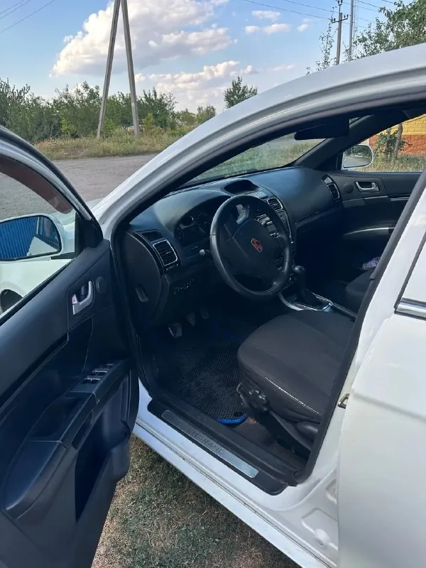 Продам надёжный семейный автомобиль geely emgrand 2012 г. Выпуск, пробег 169тыс. Км, газ/бензин, мкпп, объем 1.8, кондиционер. Цена 570 тыс. Руб. Торг у капота реальному покупателю. +79493296566 - фотография - 4