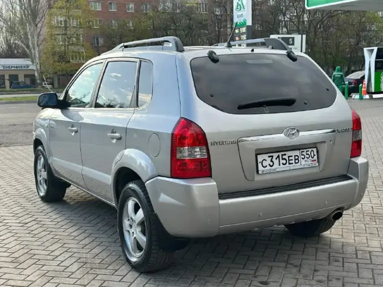 Продам hyundai tucson
2.0 Бензин
Привод полный
Год выпуска 2007
Коробка механика
Пробег 191000 тысячи
В идеальном состоянии
Без рыжиков
Без вмятин
Без царапин
По двигателю вся идеальная не троит не дымит масло не кушает
Коробка работает идеально не выбивает не хрустит всё скорости работают идеально
Подвеска вся обслужена ничего не стучит не гремит
Салон чистый ухоженный
По комплектации имеется
Климат контроль работает
Бортовой компьютер
Подогрев сидений
Подогрев зеркал
4 Стеклоподъемник
И многое другое цена 765 000
+79493943583 - фотография - 4