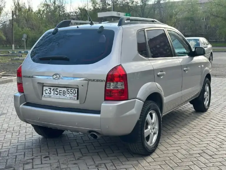 Продам hyundai tucson
2.0 Бензин
Привод полный
Год выпуска 2007
Коробка механика
Пробег 191000 тысячи
В идеальном состоянии
Без рыжиков
Без вмятин
Без царапин
По двигателю вся идеальная не троит не дымит масло не кушает
Коробка работает идеально не выбивает не хрустит всё скорости работают идеально
Подвеска вся обслужена ничего не стучит не гремит
Салон чистый ухоженный
По комплектации имеется
Климат контроль работает
Бортовой компьютер
Подогрев сидений
Подогрев зеркал
4 Стеклоподъемник
И многое другое цена 765 000
+79493943583 - фотография - 6