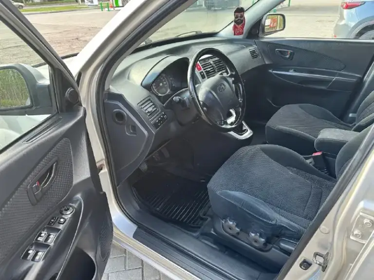 Продам hyundai tucson
2.0 Бензин
Привод полный
Год выпуска 2007
Коробка механика
Пробег 191000 тысячи
В идеальном состоянии
Без рыжиков
Без вмятин
Без царапин
По двигателю вся идеальная не троит не дымит масло не кушает
Коробка работает идеально не выбивает не хрустит всё скорости работают идеально
Подвеска вся обслужена ничего не стучит не гремит
Салон чистый ухоженный
По комплектации имеется
Климат контроль работает
Бортовой компьютер
Подогрев сидений
Подогрев зеркал
4 Стеклоподъемник
И многое другое цена 765 000
+79493943583 - фотография - 7