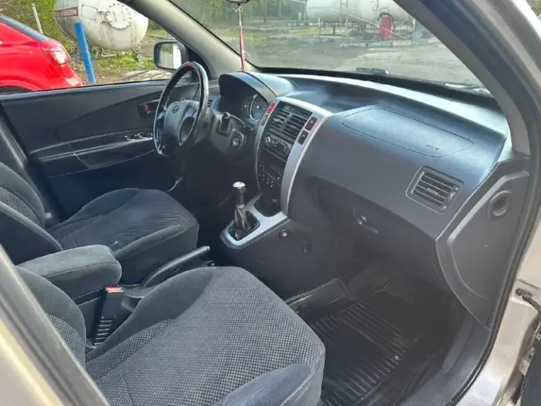 Продам hyundai tucson
2.0 Бензин
Привод полный
Год выпуска 2007
Коробка механика
Пробег 191000 тысячи
В идеальном состоянии
Без рыжиков
Без вмятин
Без царапин
По двигателю вся идеальная не троит не дымит масло не кушает
Коробка работает идеально не выбивает не хрустит всё скорости работают идеально
Подвеска вся обслужена ничего не стучит не гремит
Салон чистый ухоженный
По комплектации имеется
Климат контроль работает
Бортовой компьютер
Подогрев сидений
Подогрев зеркал
4 Стеклоподъемник
И многое другое цена 765 000
+79493943583 - фотография - 8