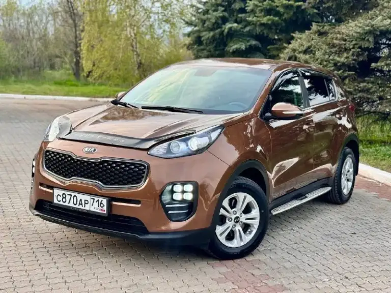Kia sportage 2016 2.0 бензин | 120 000 км
Пробег родной
Автотека зелень выезжай на осмотр ☝️
Стильный и надёжный кроссовер в отличном состоянии. Машина ухоженная, обслуживалась вовремя, вложений не требует.
Кузов в хорошем состоянии, без дтп.
Был косметический окрас одной детали — задняя правая дверь (вторичный окрас 160–170 микрон, без шпаклёвки — всё честно).
Остальное все в родном окрасе
Двигатель 2.0 бензин — простой и надёжный, работает идеально.
Коробка и ходовая без нареканий — едет мягко, ничего не стучит.
Салон чистый, аккуратный, без износа.
Комплектация:
✔ Климат-контроль
✔ Подогрев сидений
✔ Led дневные ходовые огни
✔ Электропакет
✔ Литые диски
Дополнительно: установлены пороги и дефлектор капота.
Автомобиль выглядит так же хорошо, как и на фото — не стыдно показать.
Юридически чистый, без ограничений.
Отличный вариант для тех, кто ищет живой sportage без скрытых проблем.
+79895435743
+79495095858
Возм
📲 Tg: николай н а
📞 Звоните: +7(949)5095858 - фотография - 1
