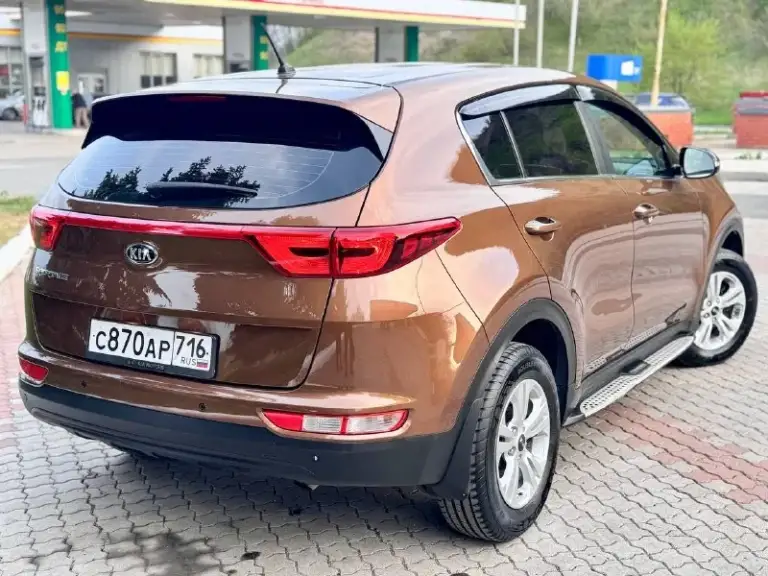 Kia sportage 2016 2.0 бензин | 120 000 км
Пробег родной
Автотека зелень выезжай на осмотр ☝️
Стильный и надёжный кроссовер в отличном состоянии. Машина ухоженная, обслуживалась вовремя, вложений не требует.
Кузов в хорошем состоянии, без дтп.
Был косметический окрас одной детали — задняя правая дверь (вторичный окрас 160–170 микрон, без шпаклёвки — всё честно).
Остальное все в родном окрасе
Двигатель 2.0 бензин — простой и надёжный, работает идеально.
Коробка и ходовая без нареканий — едет мягко, ничего не стучит.
Салон чистый, аккуратный, без износа.
Комплектация:
✔ Климат-контроль
✔ Подогрев сидений
✔ Led дневные ходовые огни
✔ Электропакет
✔ Литые диски
Дополнительно: установлены пороги и дефлектор капота.
Автомобиль выглядит так же хорошо, как и на фото — не стыдно показать.
Юридически чистый, без ограничений.
Отличный вариант для тех, кто ищет живой sportage без скрытых проблем.
+79895435743
+79495095858
Возм
📲 Tg: николай н а
📞 Звоните: +7(949)5095858 - фотография - 4