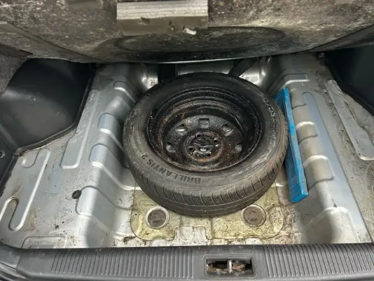 Продам hyundai accent тагаз мт2:
- Цена 425000.+торг;
- Год 2008;
- Мотор 1,5 на 16 клапанов, мкпп;
- Пробег 219550км. ;
- Хорошая комплектация, есть гур, кондиционер, 4 эсп, электрорегулировка зеркал;
- Осмотр г. Мариуполь;
- По документам полный порядок, продажа с переоформлением.
+79495188603 - Богдан.

Автомобиль в хорошем состоянии, мотор/кпп работают без нареканий, вложений не требуют. Двигатель не дымит, тянет отлично, протроев и лишних звуков при работе нет. По кпп все передачи на месте, не хрустит, не гудит, не выбивает. По ходовой всё хорошо, не стучит, не скрепит, отрабатывает как положено, недавно менялись колодки в круг, троса ручника, задние ступичные подшипники, втулки стабилизатора и косточки, на данный момент вложений не требует.
Салон в отличном состоянии, полностью комплектный, всё что должно работать - работает, не затертый, не прокуренный, в салоне приятно находится. Хорошая комплектация, обеспечивает комфортную езду. - фотография - 10