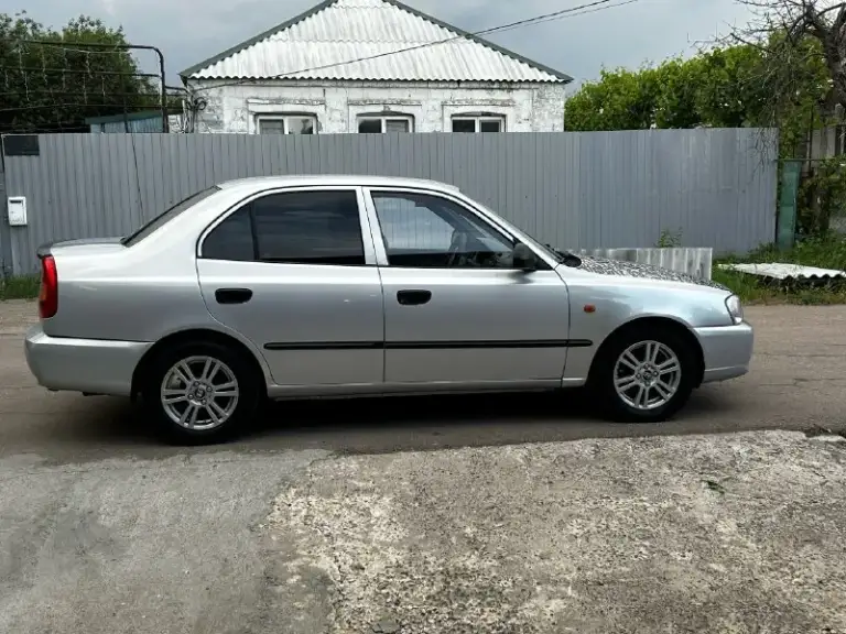 Продам hyundai accent тагаз мт2:
- Цена 425000.+торг;
- Год 2008;
- Мотор 1,5 на 16 клапанов, мкпп;
- Пробег 219550км. ;
- Хорошая комплектация, есть гур, кондиционер, 4 эсп, электрорегулировка зеркал;
- Осмотр г. Мариуполь;
- По документам полный порядок, продажа с переоформлением.
+79495188603 - Богдан.

Автомобиль в хорошем состоянии, мотор/кпп работают без нареканий, вложений не требуют. Двигатель не дымит, тянет отлично, протроев и лишних звуков при работе нет. По кпп все передачи на месте, не хрустит, не гудит, не выбивает. По ходовой всё хорошо, не стучит, не скрепит, отрабатывает как положено, недавно менялись колодки в круг, троса ручника, задние ступичные подшипники, втулки стабилизатора и косточки, на данный момент вложений не требует.
Салон в отличном состоянии, полностью комплектный, всё что должно работать - работает, не затертый, не прокуренный, в салоне приятно находится. Хорошая комплектация, обеспечивает комфортную езду. - фотография - 4