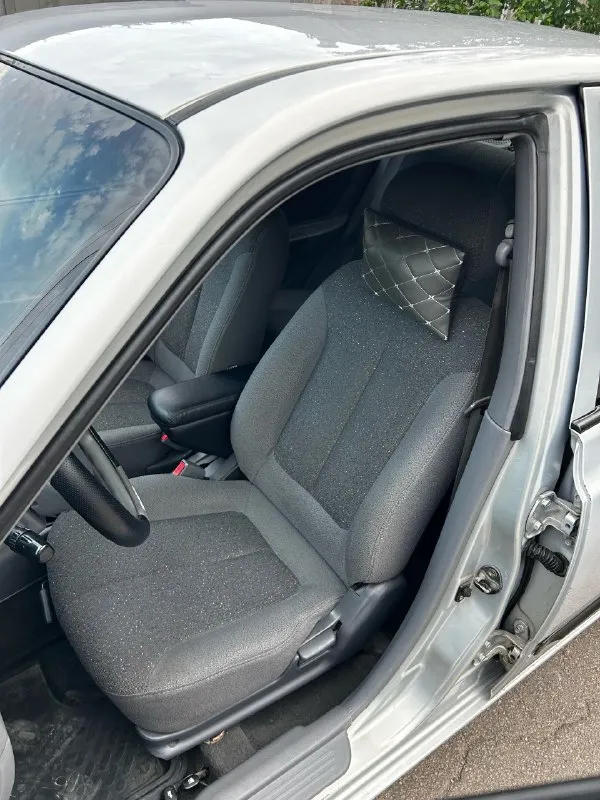 Продам hyundai accent тагаз мт2:
- Цена 425000.+торг;
- Год 2008;
- Мотор 1,5 на 16 клапанов, мкпп;
- Пробег 219550км. ;
- Хорошая комплектация, есть гур, кондиционер, 4 эсп, электрорегулировка зеркал;
- Осмотр г. Мариуполь;
- По документам полный порядок, продажа с переоформлением.
+79495188603 - Богдан.

Автомобиль в хорошем состоянии, мотор/кпп работают без нареканий, вложений не требуют. Двигатель не дымит, тянет отлично, протроев и лишних звуков при работе нет. По кпп все передачи на месте, не хрустит, не гудит, не выбивает. По ходовой всё хорошо, не стучит, не скрепит, отрабатывает как положено, недавно менялись колодки в круг, троса ручника, задние ступичные подшипники, втулки стабилизатора и косточки, на данный момент вложений не требует.
Салон в отличном состоянии, полностью комплектный, всё что должно работать - работает, не затертый, не прокуренный, в салоне приятно находится. Хорошая комплектация, обеспечивает комфортную езду. - фотография - 5