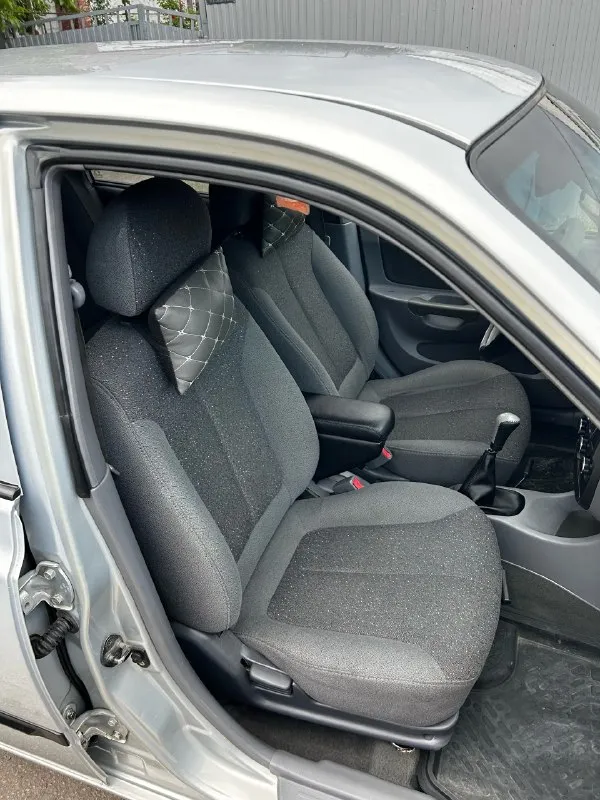 Продам hyundai accent тагаз мт2:
- Цена 425000.+торг;
- Год 2008;
- Мотор 1,5 на 16 клапанов, мкпп;
- Пробег 219550км. ;
- Хорошая комплектация, есть гур, кондиционер, 4 эсп, электрорегулировка зеркал;
- Осмотр г. Мариуполь;
- По документам полный порядок, продажа с переоформлением.
+79495188603 - Богдан.

Автомобиль в хорошем состоянии, мотор/кпп работают без нареканий, вложений не требуют. Двигатель не дымит, тянет отлично, протроев и лишних звуков при работе нет. По кпп все передачи на месте, не хрустит, не гудит, не выбивает. По ходовой всё хорошо, не стучит, не скрепит, отрабатывает как положено, недавно менялись колодки в круг, троса ручника, задние ступичные подшипники, втулки стабилизатора и косточки, на данный момент вложений не требует.
Салон в отличном состоянии, полностью комплектный, всё что должно работать - работает, не затертый, не прокуренный, в салоне приятно находится. Хорошая комплектация, обеспечивает комфортную езду. - фотография - 7