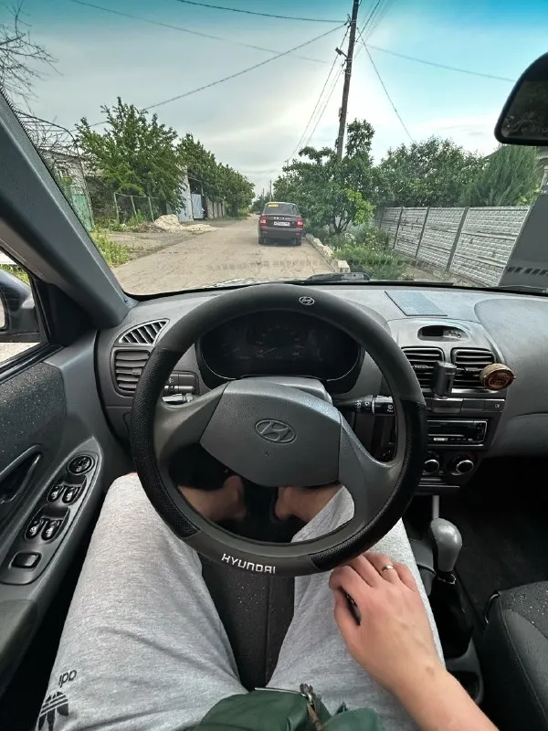 Продам hyundai accent тагаз мт2:
- Цена 425000.+торг;
- Год 2008;
- Мотор 1,5 на 16 клапанов, мкпп;
- Пробег 219550км. ;
- Хорошая комплектация, есть гур, кондиционер, 4 эсп, электрорегулировка зеркал;
- Осмотр г. Мариуполь;
- По документам полный порядок, продажа с переоформлением.
+79495188603 - Богдан.

Автомобиль в хорошем состоянии, мотор/кпп работают без нареканий, вложений не требуют. Двигатель не дымит, тянет отлично, протроев и лишних звуков при работе нет. По кпп все передачи на месте, не хрустит, не гудит, не выбивает. По ходовой всё хорошо, не стучит, не скрепит, отрабатывает как положено, недавно менялись колодки в круг, троса ручника, задние ступичные подшипники, втулки стабилизатора и косточки, на данный момент вложений не требует.
Салон в отличном состоянии, полностью комплектный, всё что должно работать - работает, не затертый, не прокуренный, в салоне приятно находится. Хорошая комплектация, обеспечивает комфортную езду. - фотография - 8