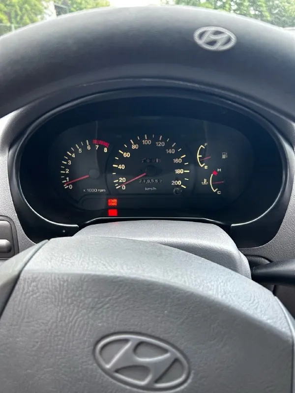 Продам hyundai accent тагаз мт2:
- Цена 425000.+торг;
- Год 2008;
- Мотор 1,5 на 16 клапанов, мкпп;
- Пробег 219550км. ;
- Хорошая комплектация, есть гур, кондиционер, 4 эсп, электрорегулировка зеркал;
- Осмотр г. Мариуполь;
- По документам полный порядок, продажа с переоформлением.
+79495188603 - Богдан.

Автомобиль в хорошем состоянии, мотор/кпп работают без нареканий, вложений не требуют. Двигатель не дымит, тянет отлично, протроев и лишних звуков при работе нет. По кпп все передачи на месте, не хрустит, не гудит, не выбивает. По ходовой всё хорошо, не стучит, не скрепит, отрабатывает как положено, недавно менялись колодки в круг, троса ручника, задние ступичные подшипники, втулки стабилизатора и косточки, на данный момент вложений не требует.
Салон в отличном состоянии, полностью комплектный, всё что должно работать - работает, не затертый, не прокуренный, в салоне приятно находится. Хорошая комплектация, обеспечивает комфортную езду. - фотография - 9