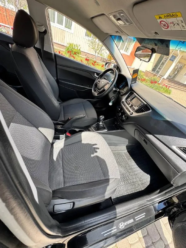 Hyundai solaris 1.6 механика (123 л. С. ), 2019г цена 1 150 000 руб.
Состояние — идеал! Без рыжиков, без сварных порогов, оригинальная краска (проверяется толщиномером).
Пробег 117 000 км. Я одни хозяин.
Комплектация: кондиционер, подогрев сидений и зеркал, камера заднего вида, круиз-контроль, led-фары.
Обслуживание: запчасти только оригинал/ автомобиль только лишний недавно прошел т/во
Двигатель 1.6 – в отличном состоянии.
(Состояние новой).
В машине салон как новый.
Автомобиль всегда находится в гараже зимой летом.
Осмотра). В донецке.
Звоните / пишите в любое время.
Телефон +7 949 537 04 17 - фотография - 10