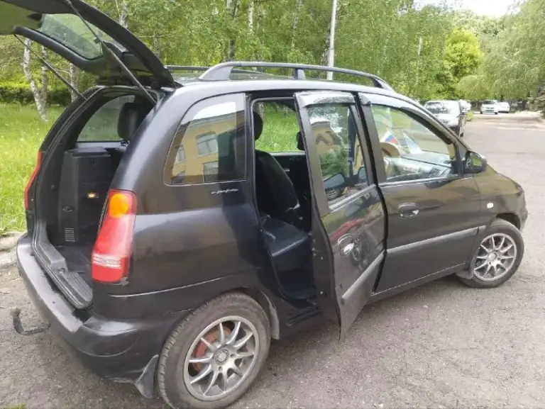 Продам семейный автомобиль на полном ходу минивэн hyundai matrix 2002 г. В. 1.8 л. 122 л. С. 5 ст. Механика, пробег 298 тыс родной. Машина не гнилая. Пригнали с латвии (подборщик), состояние для своих лет хорошее, владею 4 г. Много чего сделано, два ключа, родные книжки. Месяц назад автомобиль прошёл большое т. О. Замена масла, колодки передние стойки (задние менял два года назад) опорные подшипники сайлентблоки передние рычагов.
Два комплекта резины лето 15 литые диски.
Зима на штампах + отдам колпаки. Чёрный кожаный салон. Подогрев передних сидений. Регулировка сидений, рулевой колонки. Подогрев заднего стекла, подогрев и электрорегул зеркал.
Видеорегистратор + камера заднего вида в зеркале.
Центральный замок, сигнализация, фаркоп. Задние сиденья складываются.
Цена 420 т. Руб. Торг у капота. Макеевка.
+7949 378 63 00 Дмитрий.
📲 Tg: оксана м.
📞 Звоните: +7(949)3786300 - фотография - 9