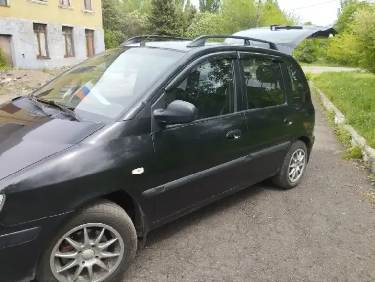 Продам семейный автомобиль на полном ходу минивэн hyundai matrix 2002 г. В. 1.8 л. 122 л. С. 5 ст. Механика, пробег 298 тыс родной. Машина не гнилая. Пригнали с латвии (подборщик), состояние для своих лет хорошее, владею 4 г. Много чего сделано, два ключа, родные книжки. Месяц назад автомобиль прошёл большое т. О. Замена масла, колодки передние стойки (задние менял два года назад) опорные подшипники сайлентблоки передние рычагов.
Два комплекта резины лето 15 литые диски.
Зима на штампах + отдам колпаки. Чёрный кожаный салон. Подогрев передних сидений. Регулировка сидений, рулевой колонки. Подогрев заднего стекла, подогрев и электрорегул зеркал.
Видеорегистратор + камера заднего вида в зеркале.
Центральный замок, сигнализация, фаркоп. Задние сиденья складываются.
Цена 420 т. Руб. Торг у капота. Макеевка.
+7949 378 63 00 Дмитрий. - фотография - 5