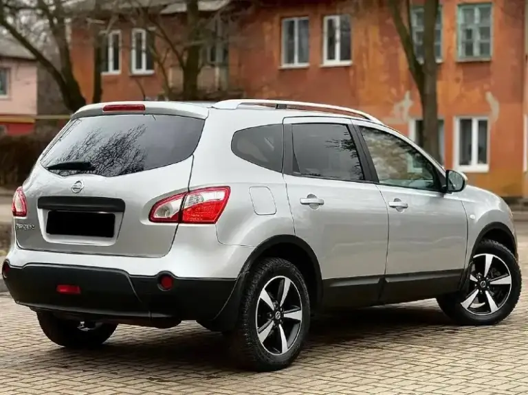 Срочно в связи с переездом продам nissan qashkai +2 с панорамной крышей. У машины было 3 владельца. Есть небольшой дефект крыла и фары (не критично, можно заменить ). Дефект на лобовом стекле (трещина, была куплена у прошлого хозяина уже с ней).
Пробег 194 т км.
Сопровождение в мрэо на постановку учета.
Во время производилась замена всех жидкостей и фильтров. В машине стоит аудиосистема фирмы bosses.
В подарок 2 комплекта резины на титановых дисках зима-лето.
Коробка акп (вариатор), камера заднего вида, автоматическое складывание зеркал, круиз контроль, климат контроль.

Отличный семейный вариант.
Донецк.
Цена 930 т руб. Хороший торг реальному покупателю у капота!
+79495967298 - фотография - 4